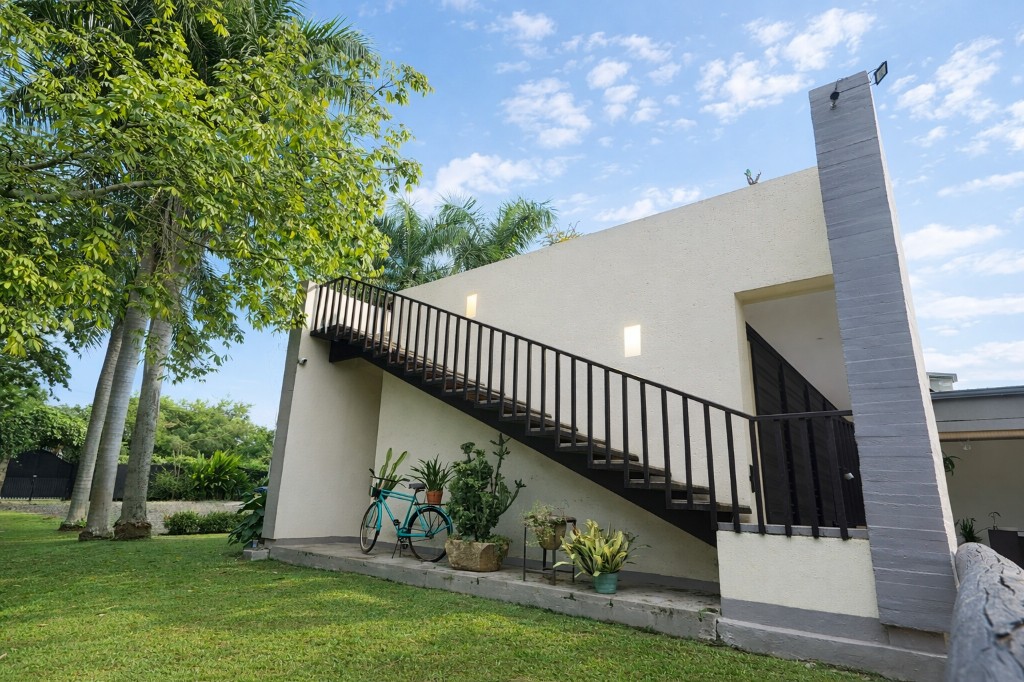 Entrada principal de la villa